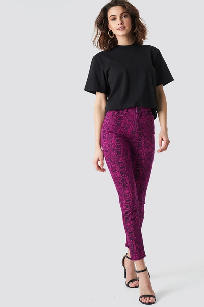NA-KD NEON SNAKE SKINNY ANKLE JEANS - PINK