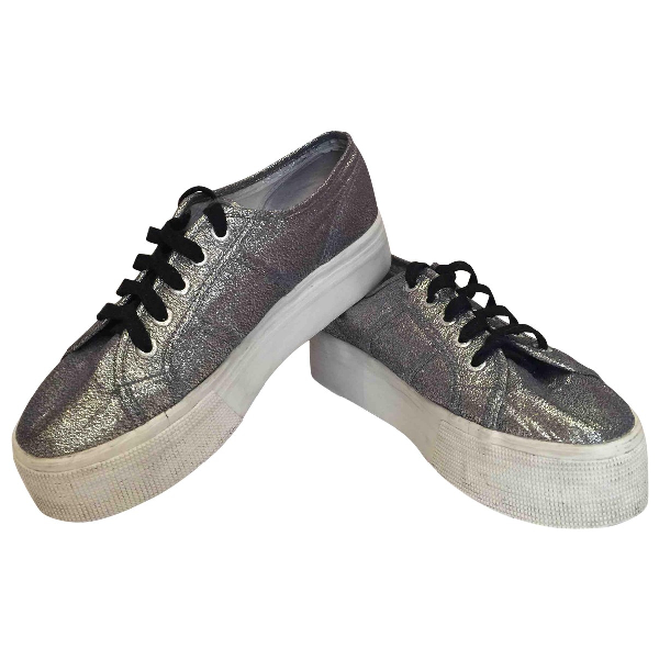 metallic supergas