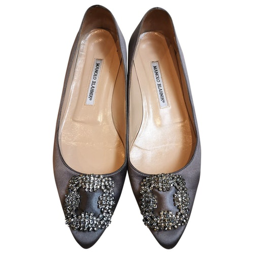 manolo blahnik hangisi grey