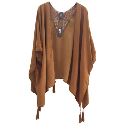 VINCE CAMUTO CAMEL  TOP