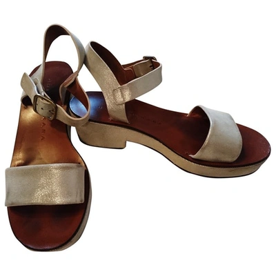 CHIE MIHARA SILVER LEATHER SANDALS