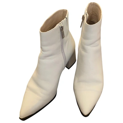 KENNETH COLE WHITE LEATHER BOOTS