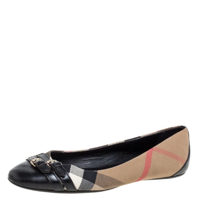 BURBERRY BEIGE /BLACK NOVA CHECK CANVAS AND LEATHER BUCKLE DETAIL BALLET FLATS SIZE 40