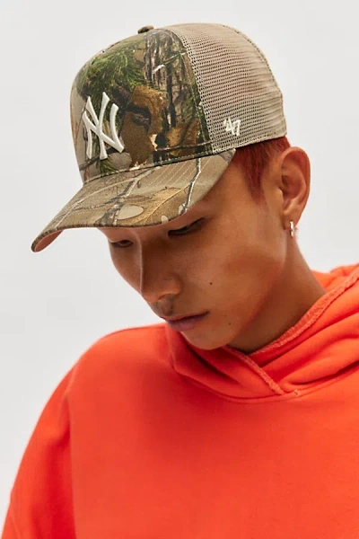 47 BRAND NEW YORK YANKEES CAMO HITCH TRUCKER HAT IN GREEN, MEN'S AT URBAN OUTFITTERS