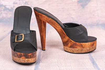 OHNE HANDGEFERTIGTE HIGH-HEELS, ECHTE HOLZSOHLE, ECHTES LEDER, VERSTELLBARE SCHNALLE