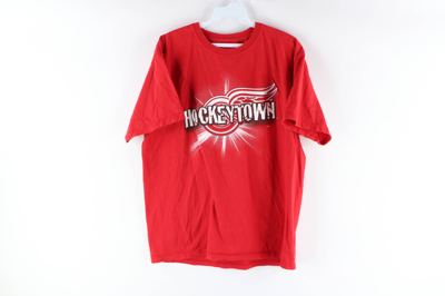 VINTAGE DETROIT RED WINGS HOCKEYTOWN SPELL OUT T-SHIRT RED