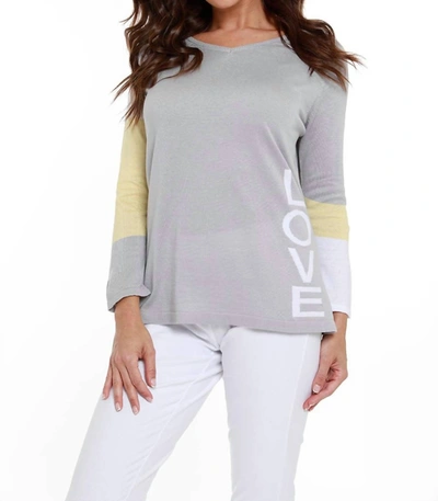 ANGEL LOVE ME V-NECK TOP IN GRAY/YELLOW