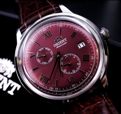 ORIENT ORIENT BAMBINO AUTOMATIC RED DIAL DAY DATE DISPLAY MEN'S WATCH RA-AK0705R10B