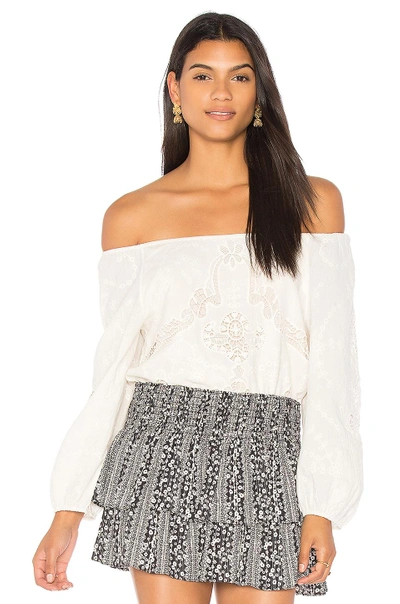 ALICE AND OLIVIA ALTA TOP IN IVORY.