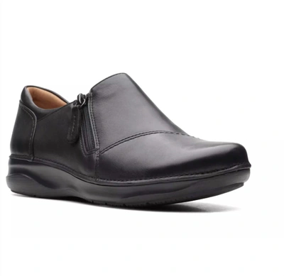 CLARKS APPLEY ZIP LEATHER SHOES IN BLACK