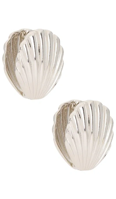 8 OTHER REASONS TIDE SHELL STUD EARRINGS