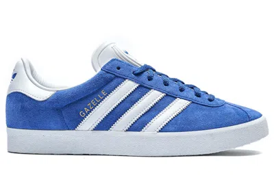 ADIDAS ORIGINALS MEN'S ADIDAS GAZELLE 85 WHITE SNEAKERS IN ROYAL BLUE/FOOTWEAR WHITE/GOLD METALLIC