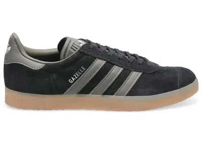 ADIDAS ORIGINALS MEN'S ADIDAS GAZELLE BLACK OLIVE GUM SNEAKERS IN PANTONE/FOOTWEAR WHITE