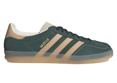 ADIDAS ORIGINALS MEN'S ADIDAS GAZELLE INDOOR SNEAKERS IN SHADOW GREEN/WARM SANDSTONE/WONDER WHITE