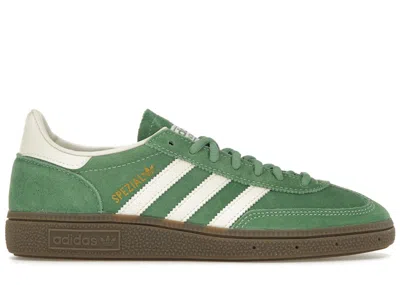 ADIDAS ORIGINALS MEN'S ADIDAS HANDBALL SPEZIAL SNEAKERS IN PRELOVED GREEN/CREAM WHITE/CRYSTAL WHITE