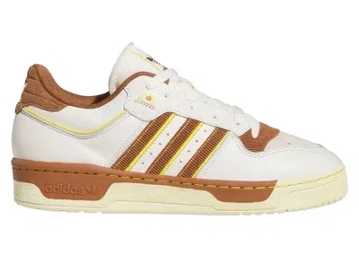 ADIDAS ORIGINALS MEN'S ADIDAS RIVALRY 86 LOW CHALK SNEAKERS IN CHALK WHITE/WILD BROWN/HAZY YELLOW