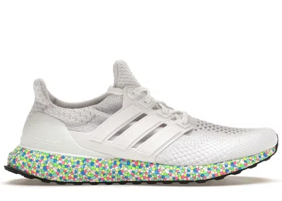 ADIDAS ORIGINALS MEN'S ADIDAS ULTRA BOOST 5.0 DNA WHITE MOSAIC BOOST SNEAKERS IN CLOUD WHITECORE BLACK