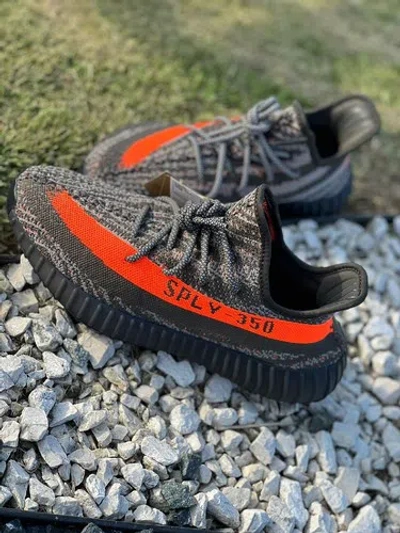 ADIDAS ORIGINALS SIZE 9 - ADIDAS YEEZY BOOST 350 V2 CARBON BELUGA