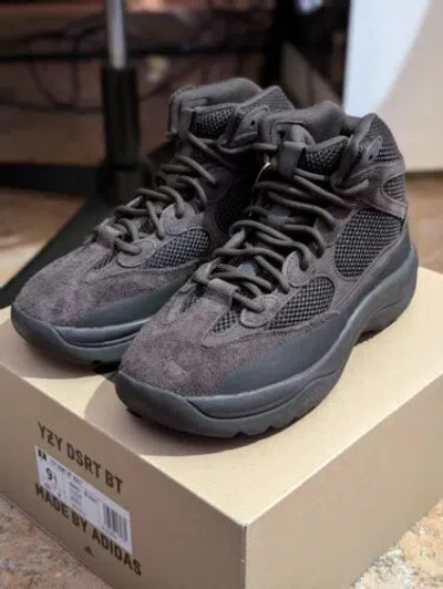 ADIDAS ORIGINALS SIZE 9.5 - ADIDAS YEEZY DESERT BOOT HIGH OIL