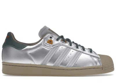 ADIDAS ORIGINALS SUPERSTAR YANWAI SNEAKERS IN MATTE SILVER/GREEN OXIDE/TECH COPPER