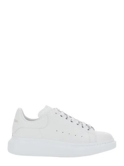 ALEXANDER MCQUEEN ALEXANDER MCQUEEN MEN WHITE LOW TOP SNEAKERS WITH LOGO LETTERING ON TONGUE AND HEEL IN LEATHER MAN