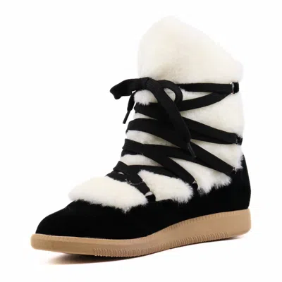 ALL BLACK LADY SHERPA IN BLACK