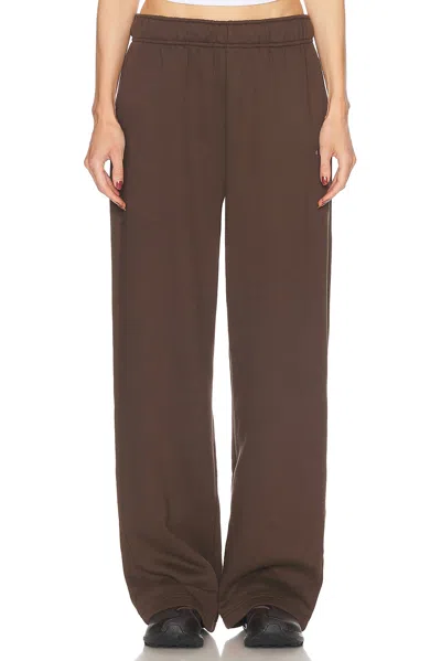 ALO YOGA ACCOLADE STRAIGHT LEG SWEATPANT
