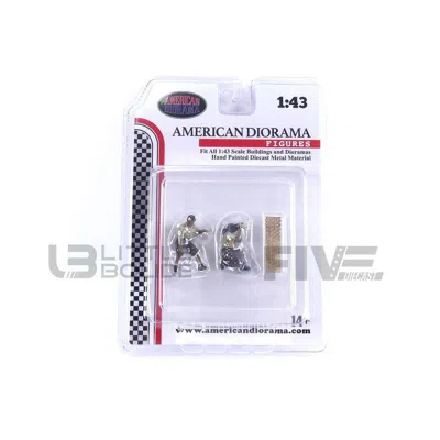 AMERICAN DIORAMA 1 TO 43 SCALE 4 X 4 MECHANICS DIECAST FIGURE SET 4 FOR MODEL CAR, 2 PIECE