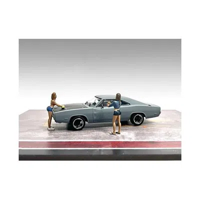 AMERICAN DIORAMA 1 TO 43 SCALE CAR WASH GIRLS SET 2 JESSICA & JENNIFER FIGURE SET FOR MODEL CAR 2 PIECE