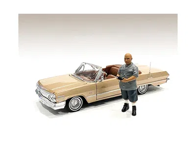 AMERICAN DIORAMA LOWRIDERZ FIGURINE I FOR 1/18 SCALE MODELS BY AMERICAN DIORAMA