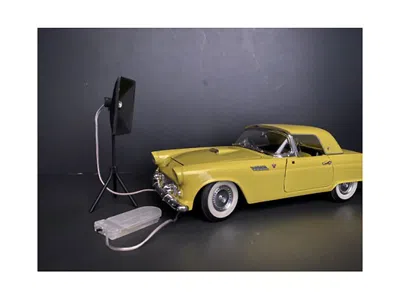 AMERICAN DIORAMA PHOTOGRAPHER LIGHTING KIT, SET OF 2 LIGHTS FOR 1/24 SCALE MODELS BY AMERICAN DIORAMA