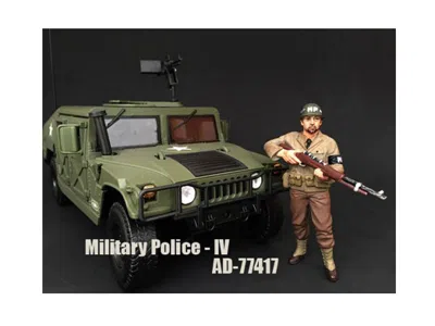 AMERICAN DIORAMA WWII MILITARY POLICE FIGURE IV FOR 1:18 SCALE MODELS BY AMERICAN DIORAMA