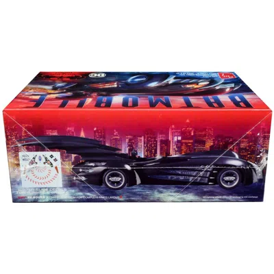 AMT SKILL 2 MODEL KIT BATMOBILE BATMAN & ROBIN 1997 MOVIE 1-25 SCALE MODEL CAR