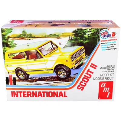 AMT SKILL 2 MODEL KIT IH INTERNATIONAL HARVESTER SCOUT II 1-25 SCALE MODEL CAR