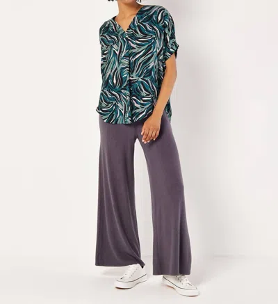 APRICOT ABSTRACT PRINT PLEAT TOP IN GREEN