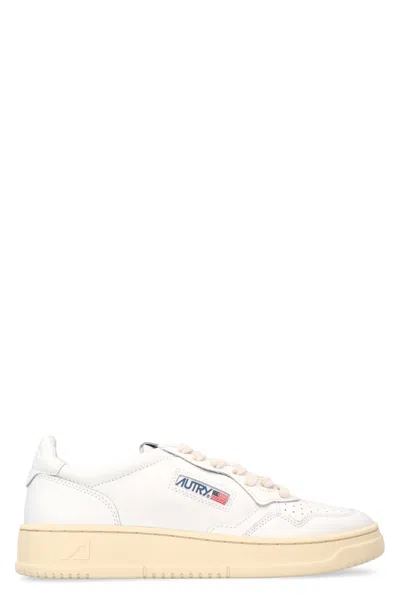 AUTRY AUTRY MEDALIST LOW LEATHER SNEAKERS