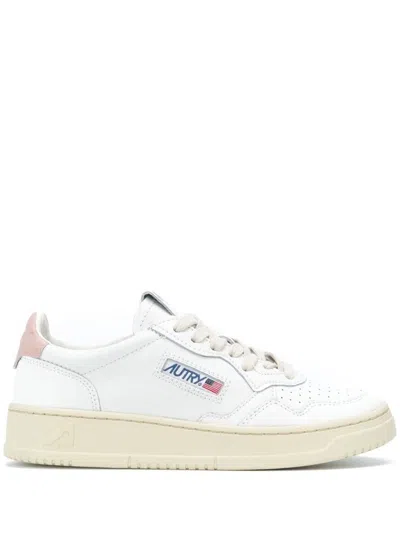 AUTRY 'MEDALIST LOW' WHITE SNEAKERS WITH CONTRASTING HEEL TAB IN LEATHER WOMAN AUTRY