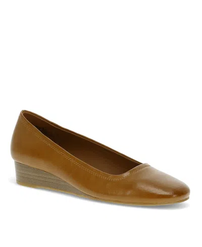BARETRAPS WOMEN'S COVETTE SLIP ON FLATS