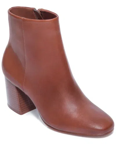 BERNARDO NOLAN LEATHER BOOT