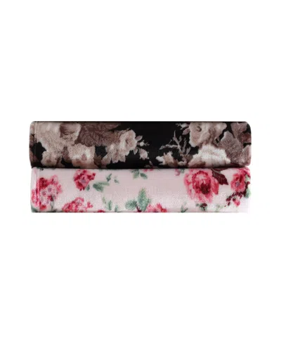 BETSEY JOHNSON CLASSIC FLORAL ULTRA SOFT PLUSH FLEECE THROW, 70" X 50"