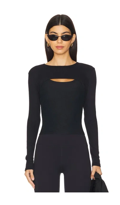 BEYOND YOGA FORMATION SHRUG