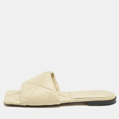 BOTTEGA VENETA BEIGE QUILTED LEATHER LIDO FLAT SLIDES SIZE 40