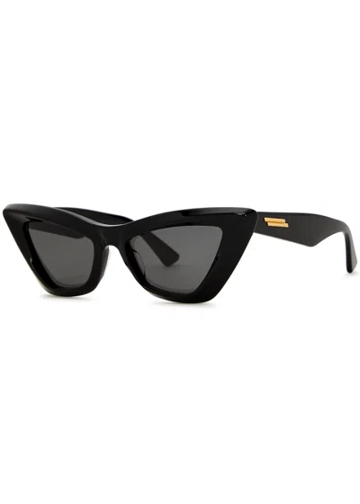 BOTTEGA VENETA BOTTEGA VENETA CAT-EYE SUNGLASSES, SUNGLASSES, BLACK, TWISTED FRAME