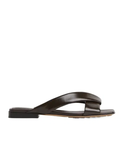 BOTTEGA VENETA BOTTEGA VENETA RIVA FLAT SANDALS