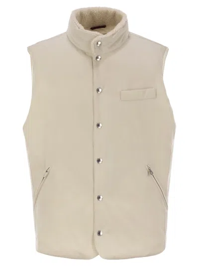 BRUNELLO CUCINELLI BRUNELLO CUCINELLI MEN SLEEVELESS DOWN JACKET WITH SHEEPSKIN COLLAR