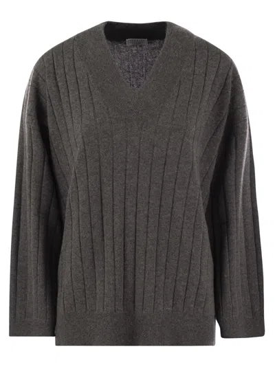 BRUNELLO CUCINELLI BRUNELLO CUCINELLI WOMEN CASHMERE SWEATER WITH V-NECK AND NECKLACE