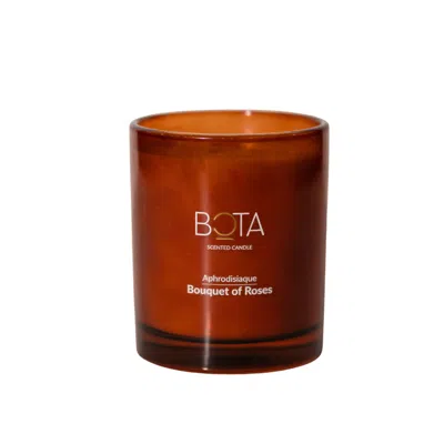 BƆTA BROWN APHRODISIAQUE COLLECTION: BOUQUET OF ROSES SCENTED CANDLE.