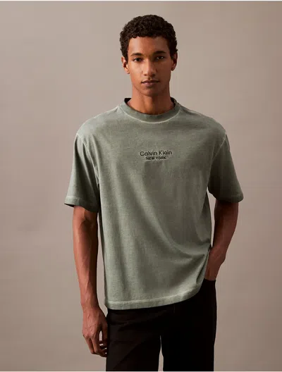 CALVIN KLEIN JEANS EST.1978 CALVIN KLEIN MEN'S FADED DYE LOGO GRAPHIC CLASSIC CREWNECK T-SHIRT