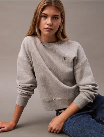 CALVIN KLEIN JEANS EST.1978 CALVIN KLEIN WOMEN'S ARCHIVE LOGO FLEECE CROPPED SWEATSHIRT