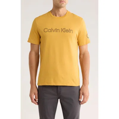CALVIN KLEIN CALVIN KLEIN TRAVELING LOGO GRAPHIC T-SHIRT